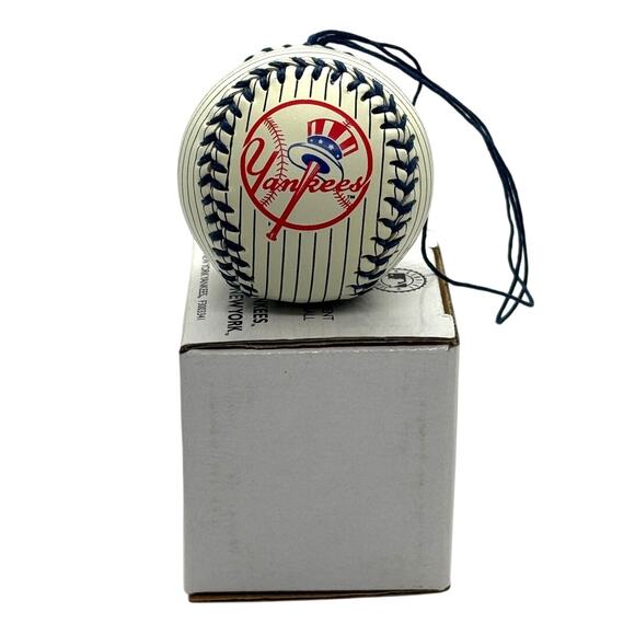 2005 MLB New York Yankees Mini Baseball Ornament – Genuine Merchandise - Picture 5 of 5